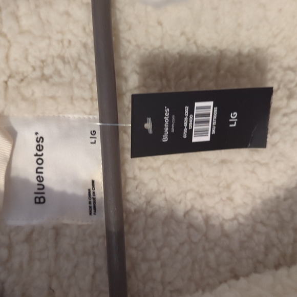 Vest - Picture 2 of 3